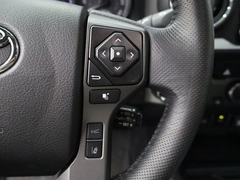 Used 2022 Toyota Tacoma TRD Sport w/ Technology Package image 17