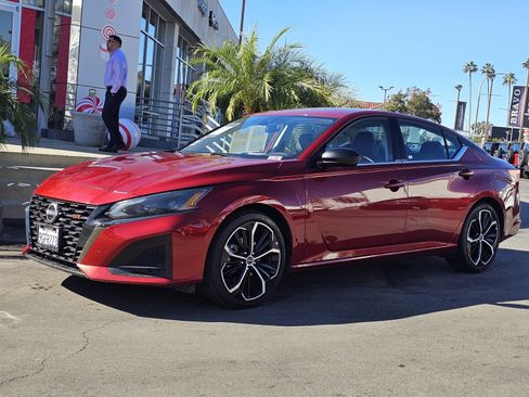 Used 2023 Nissan Altima 2.5 SR image 3