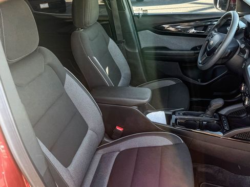 Used 2024 Chevrolet TrailBlazer LT image 33