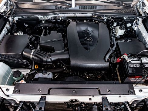 Used 2023 Toyota Tacoma TRD Sport image 32