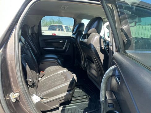 Used 2009 GMC Acadia SLT w/ Visibility Package image 15