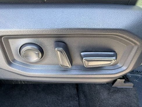 Used 2025 Toyota Tundra Limited AWD/4WD image 15