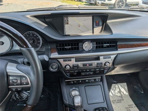 Used 2018 Lexus ES 350 w/ Luxury Package w/Wood Trim FWD image 17