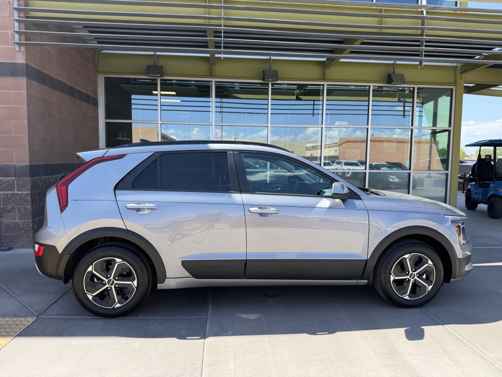 Used 2025 Kia Niro LX FWD image 9