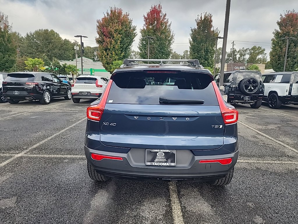 Used 2022 Volvo XC40 T5 R-Design w/ Advanced Package AWD/4WD image 4