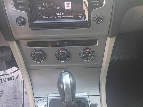 Used 2015 Volkswagen Golf TDI S FWD image 17