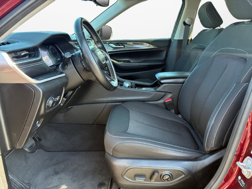 Used 2021 Jeep Grand Cherokee L Laredo w/ Luxury Tech Group I AWD/4WD image 18