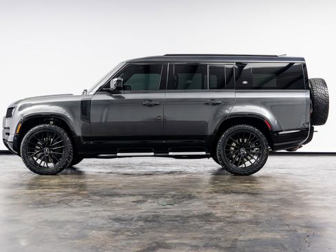 Used 2023 Land Rover Defender 130 X-Dynamic SE image 9