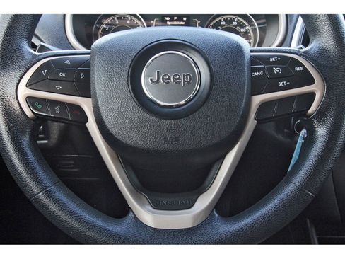 Used 2015 Jeep Cherokee Sport image 17