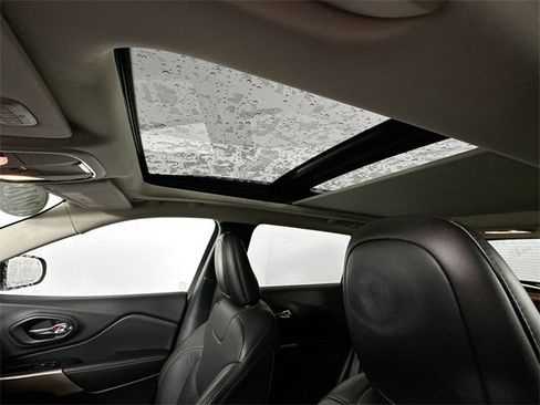 Used 2018 Jeep Cherokee Limited w/ High Altitude Package image 20