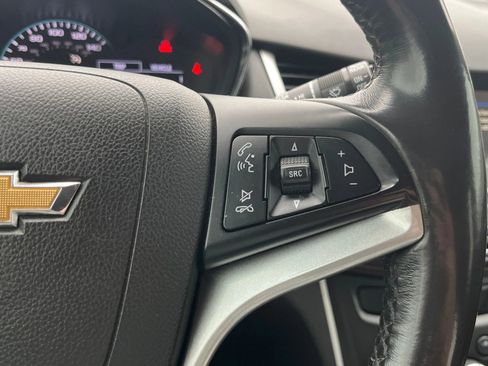 Used 2019 Chevrolet Trax LT w/ LT Convenience Package image 26