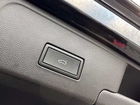 Used 2022 Volkswagen Atlas Cross Sport SE w/ Panoramic Sunroof Package image 35