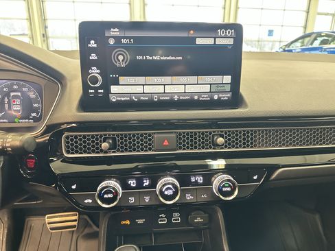 Used 2023 Honda Civic Sport Touring image 3