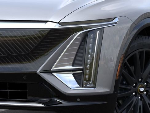 New 2026 Cadillac Lyriq Luxury w/ LPO, Bronce Accent Package RWD image 34