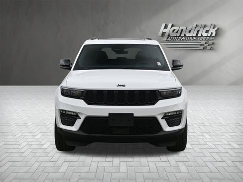 Used 2025 Jeep Grand Cherokee Limited w/ Black Appearance Package image 6