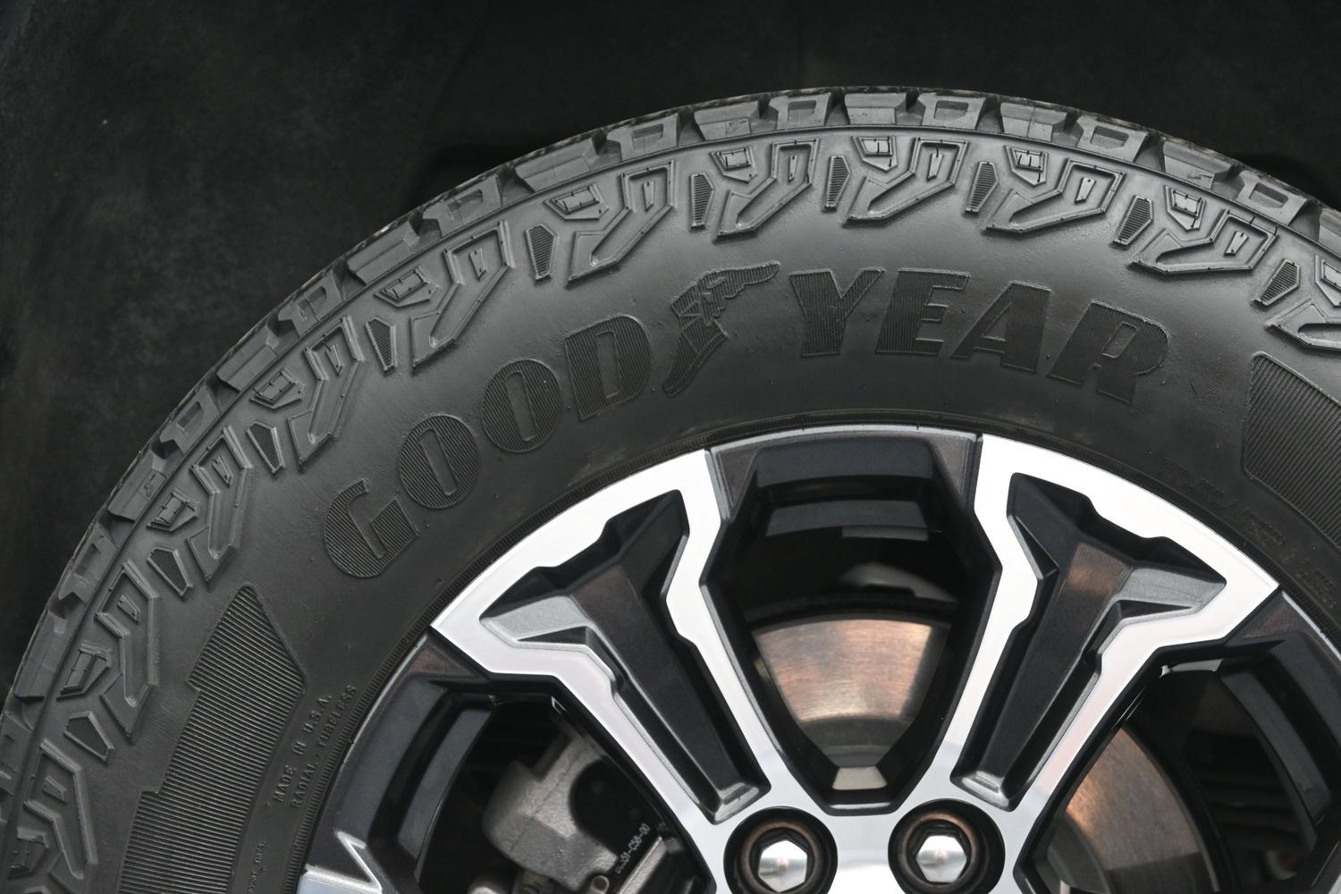 Used 2024 GMC Canyon AT4 w/ Technology Package AWD/4WD image 44