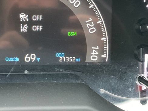 Used 2025 Toyota RAV4 XLE FWD image 11