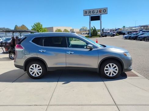 Used 2016 Nissan Rogue S w/ Appearance Package image 4
