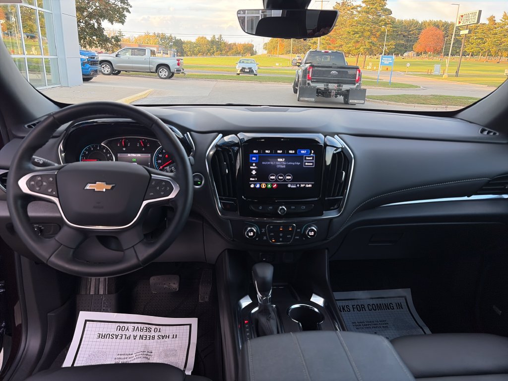Used 2023 Chevrolet Traverse LT w/ LT Premium Package AWD/4WD image 12