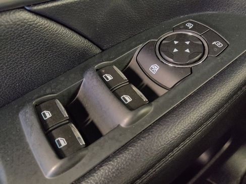 Used 2019 Ford Explorer XLT image 27