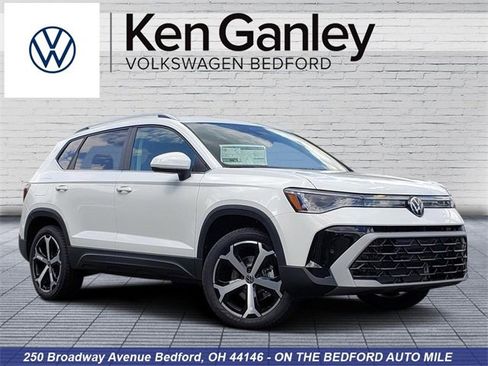 New 2025 Volkswagen Taos SEL image 1