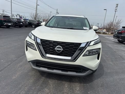 Used 2023 Nissan Rogue SV w/ SV Premium B Package image 14