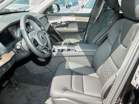 New 2025 Volvo XC90 B6 Plus w/ Protection Package image 12