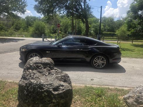 Used 2015 Ford Mustang GT RWD image 11