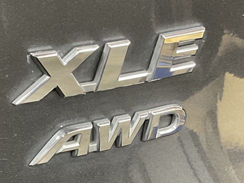 Used 2020 Toyota RAV4 XLE w/ Convenience Package AWD/4WD image 8
