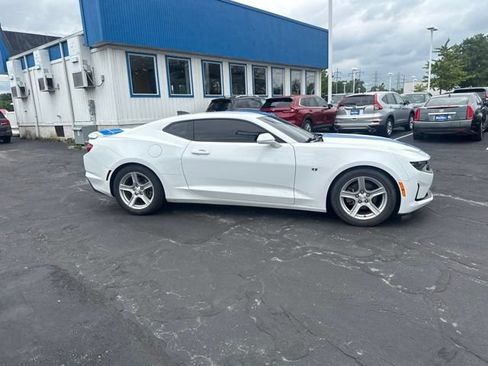 Used 2022 Chevrolet Camaro LT RWD image 7