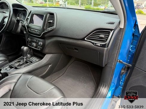 Used 2021 Jeep Cherokee Latitude Plus AWD/4WD image 36