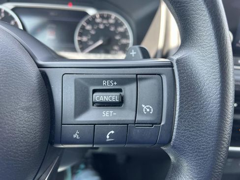 Used 2023 Nissan Rogue S image 15