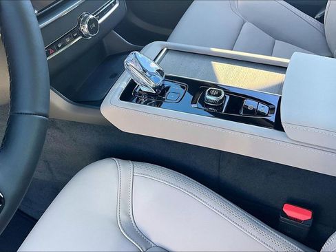 New 2026 Volvo XC90 T8 Plus image 32