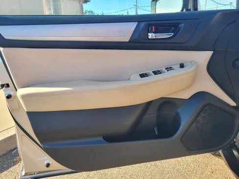 Used 2017 Subaru Outback 2.5i Premium image 18