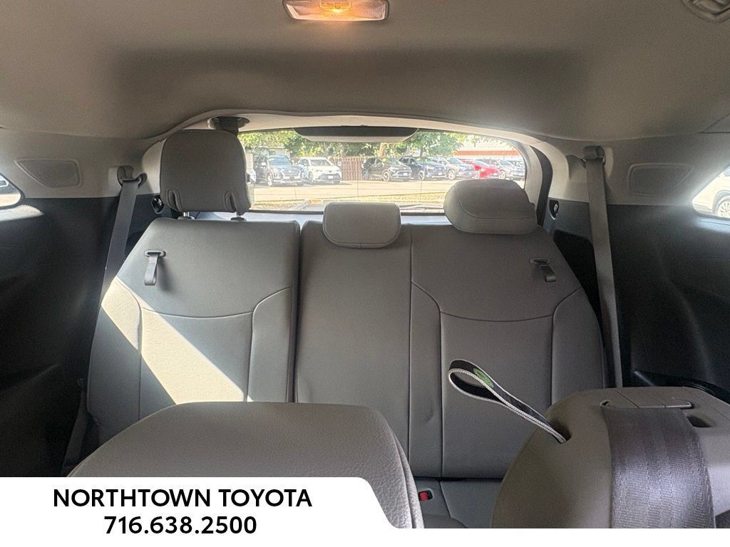 Used 2025 Toyota Sienna XLE w/ XLE Plus Package FWD image 19