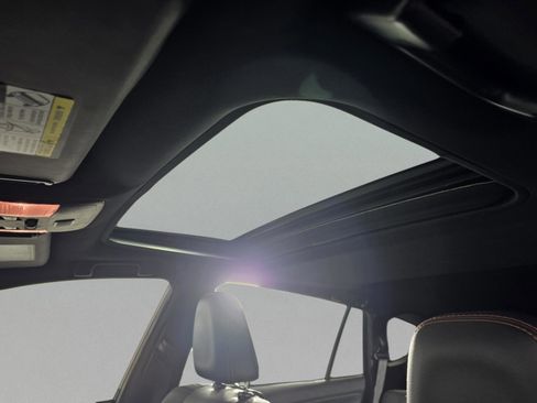 Used 2018 Toyota RAV4 SE image 12