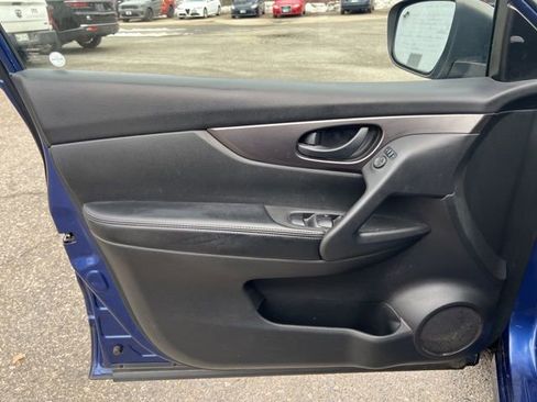 Used 2020 Nissan Rogue Sport S image 22