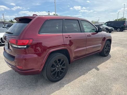 Used 2020 Jeep Grand Cherokee Altitude image 3