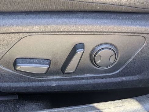 Used 2022 Hyundai Elantra Limited FWD image 18