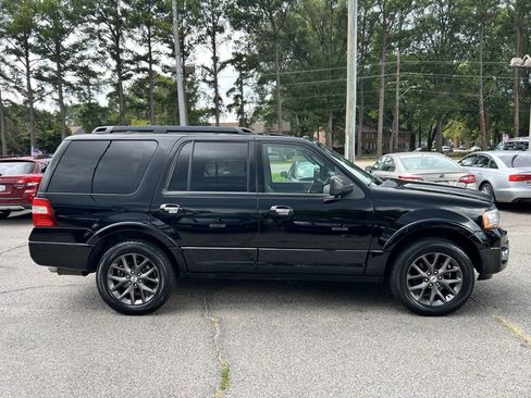 Used 2017 Ford Expedition Limited w/ Equipment Group 301A AWD/4WD image 4