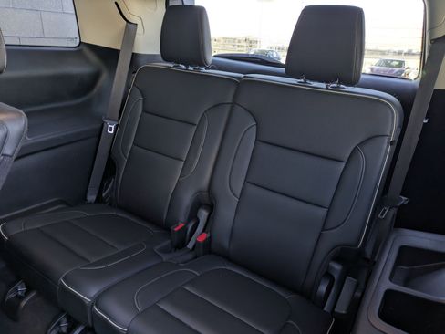 Used 2022 GMC Acadia Denali w/ Denali Ultimate Package image 26