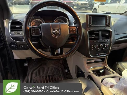 Used 2018 Dodge Grand Caravan SXT image 3