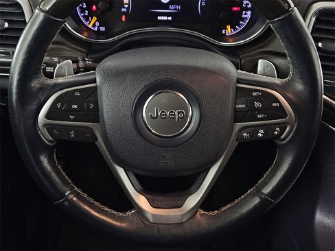 Used 2017 Jeep Grand Cherokee Overland w/ Jeep Active Safety Group image 11