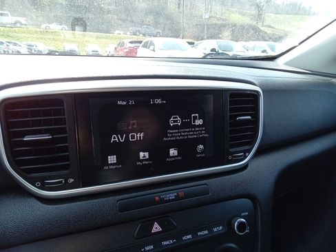 Used 2020 Kia Sportage LX image 19