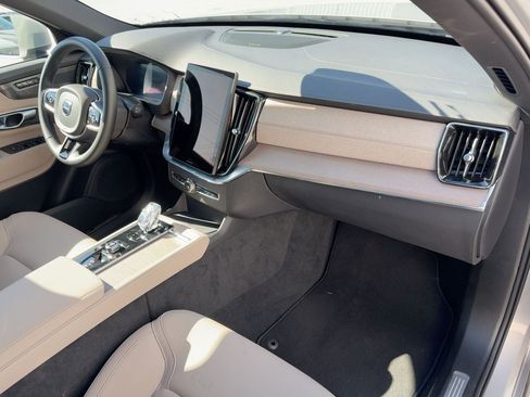 Certified 2025 Volvo XC90 B5 Plus image 23