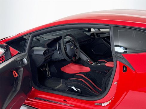 Used 2022 Lamborghini Huracan STO image 12