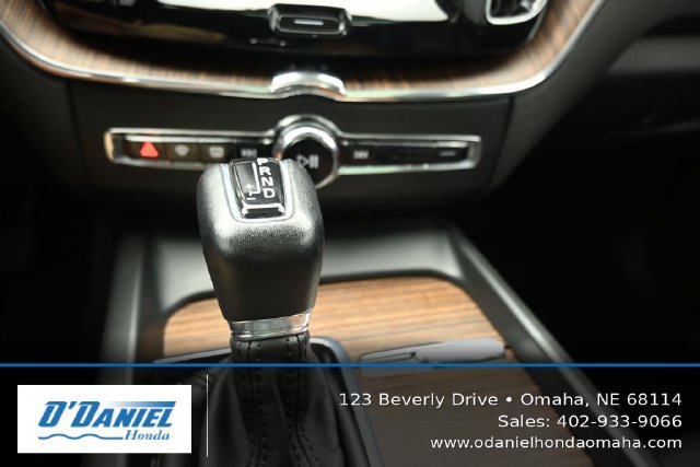 Used 2021 Volvo XC60 T5 Momentum AWD/4WD image 32