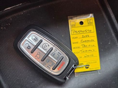 Used 2023 Chrysler Pacifica Touring-L FWD image 20