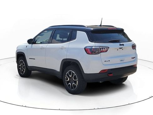Used 2026 Jeep Compass Trailhawk w/ Sun, Sound & Navigation Group AWD/4WD image 3