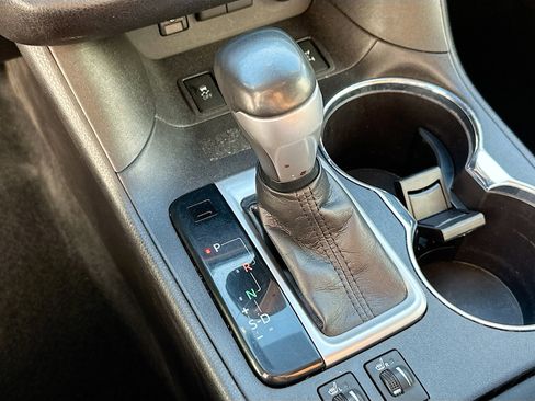 Used 2018 Toyota Highlander XLE image 25